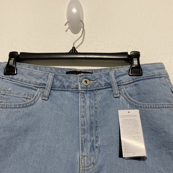 Guess Gia Rolled Cuff Short - Picture 3 of 8